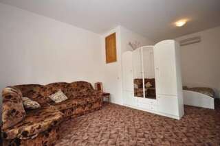 Гостевой дом Inn Zolotoj bereg Солнечногорское Семейный люкс-4